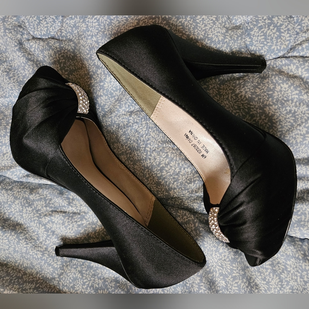 David's Bridal pumps
